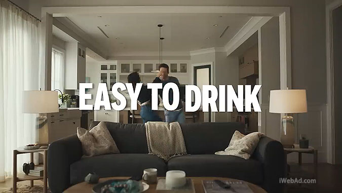 百威啤酒品牌创意广告案例-传播蛙